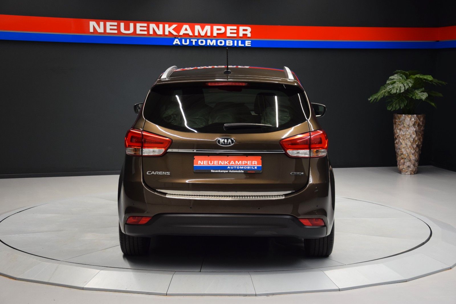 Fahrzeugabbildung Kia Carens Spirit Bi-Xenon Tempomat Kamera Sitzheiz.