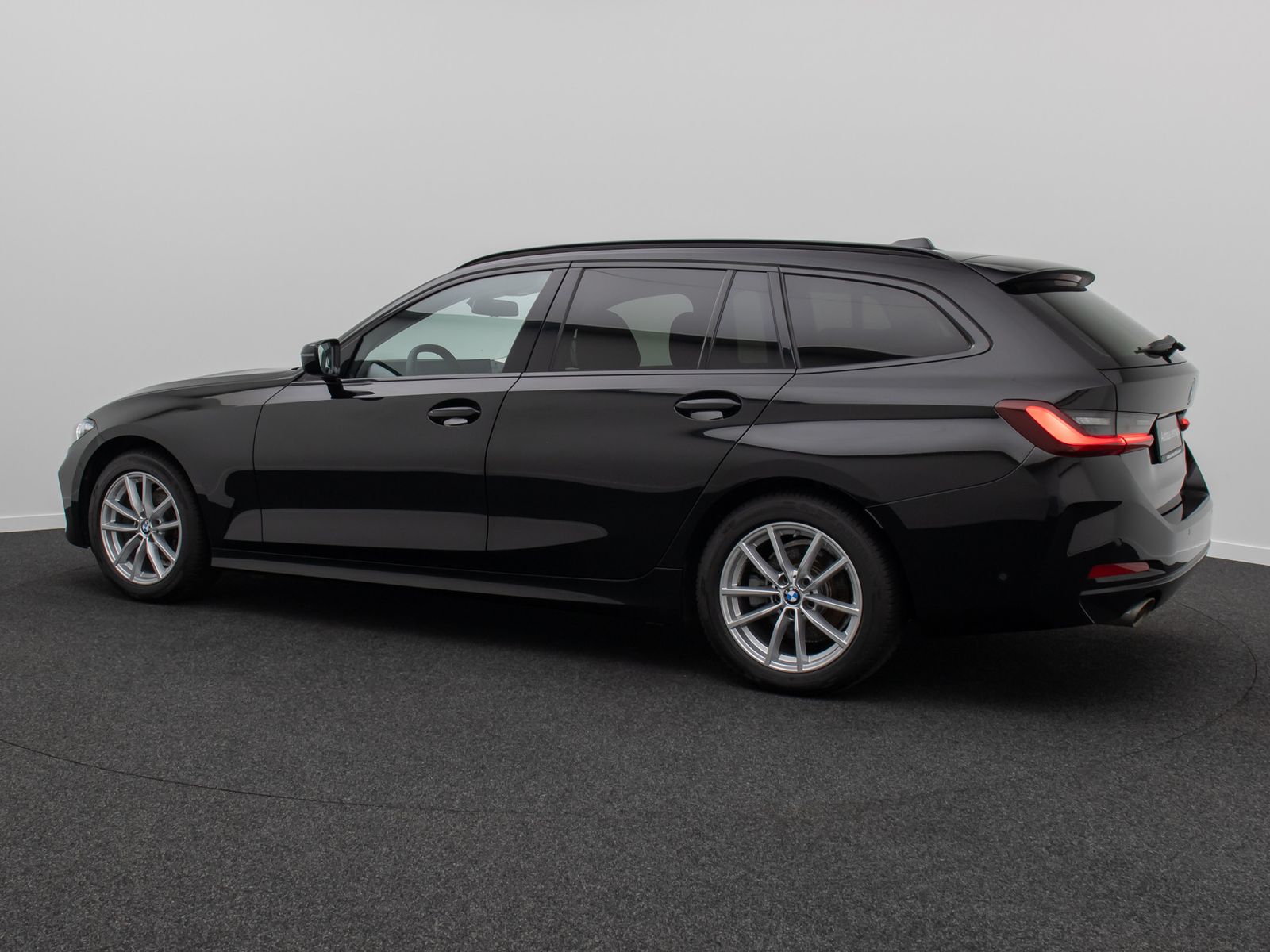 Fahrzeugabbildung BMW 318i GeschwindigReg Alarm HiFi Kamera Widscreen