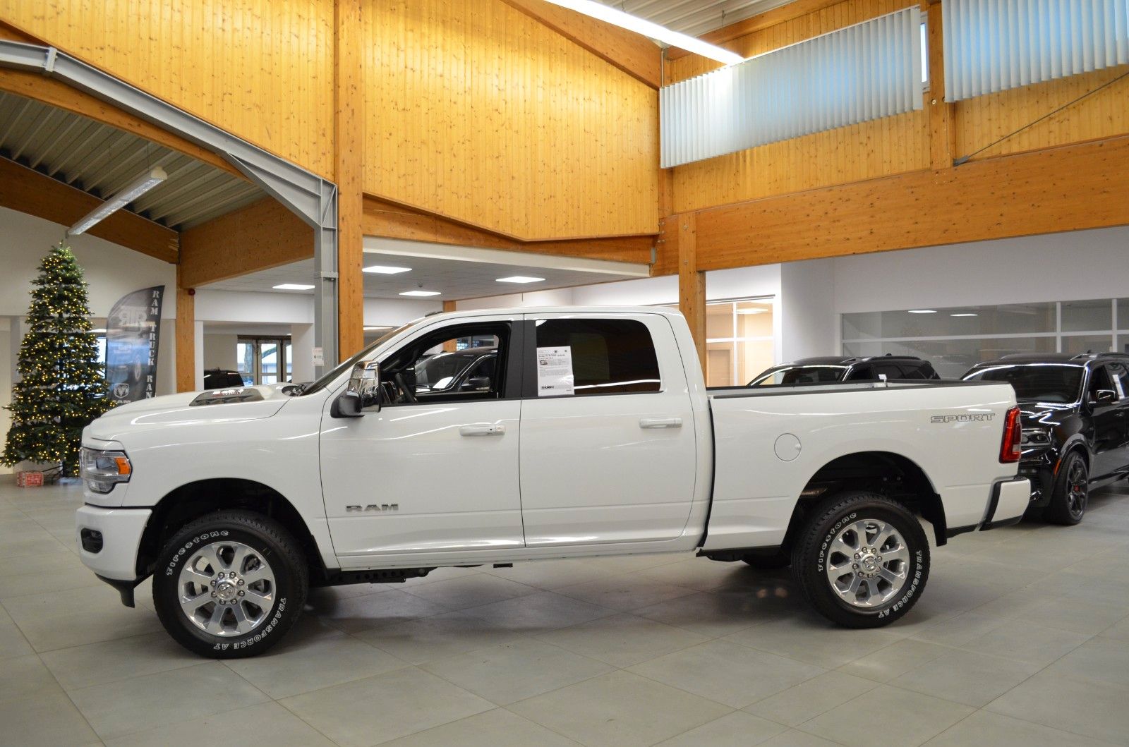 Fahrzeugabbildung Dodge RAM 2500 Laramie Crew Cab 4x4