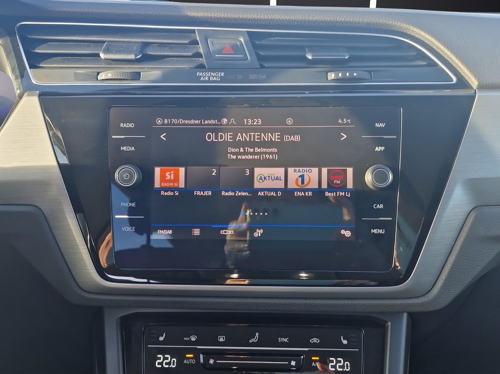 Fahrzeugabbildung Volkswagen Touran Comfortline BMT/Start-Stopp RFK ACC SH