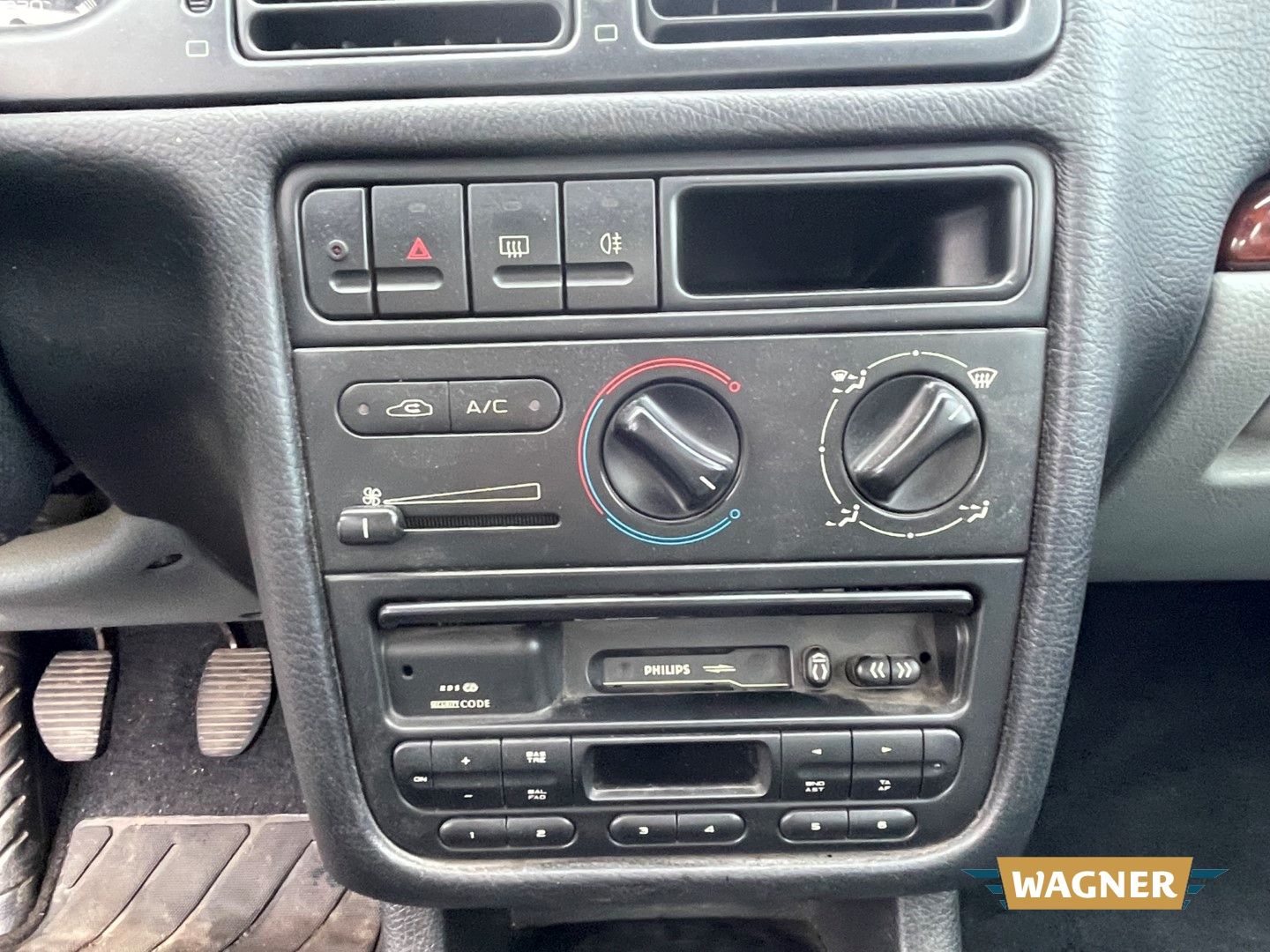 Fahrzeugabbildung Peugeot 406 SR Klimaanlage Servolenkung Motorschaden