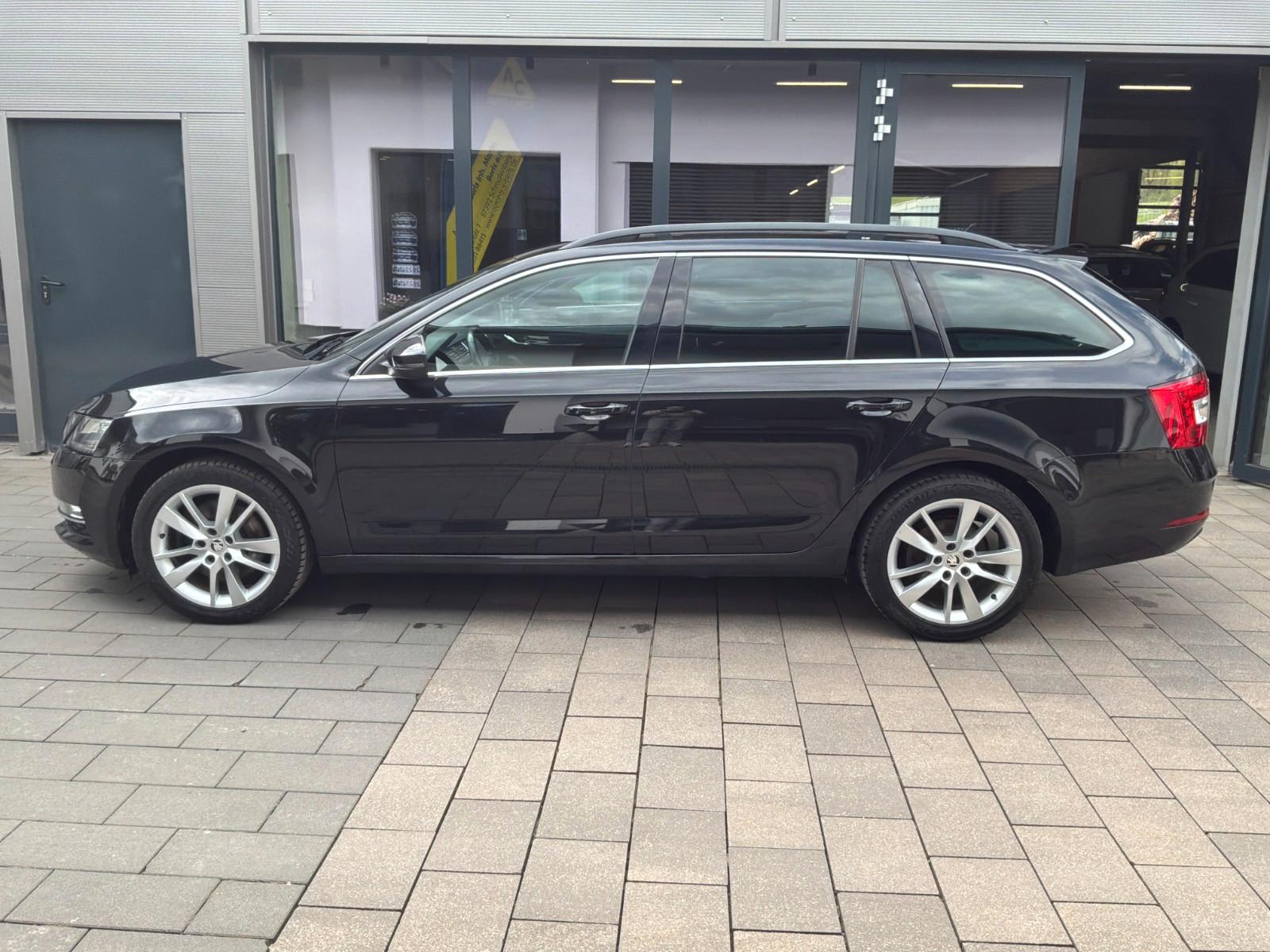 Skoda Octavia Combi Style+AHK+DSG+NAVI+LED+CARPLAY