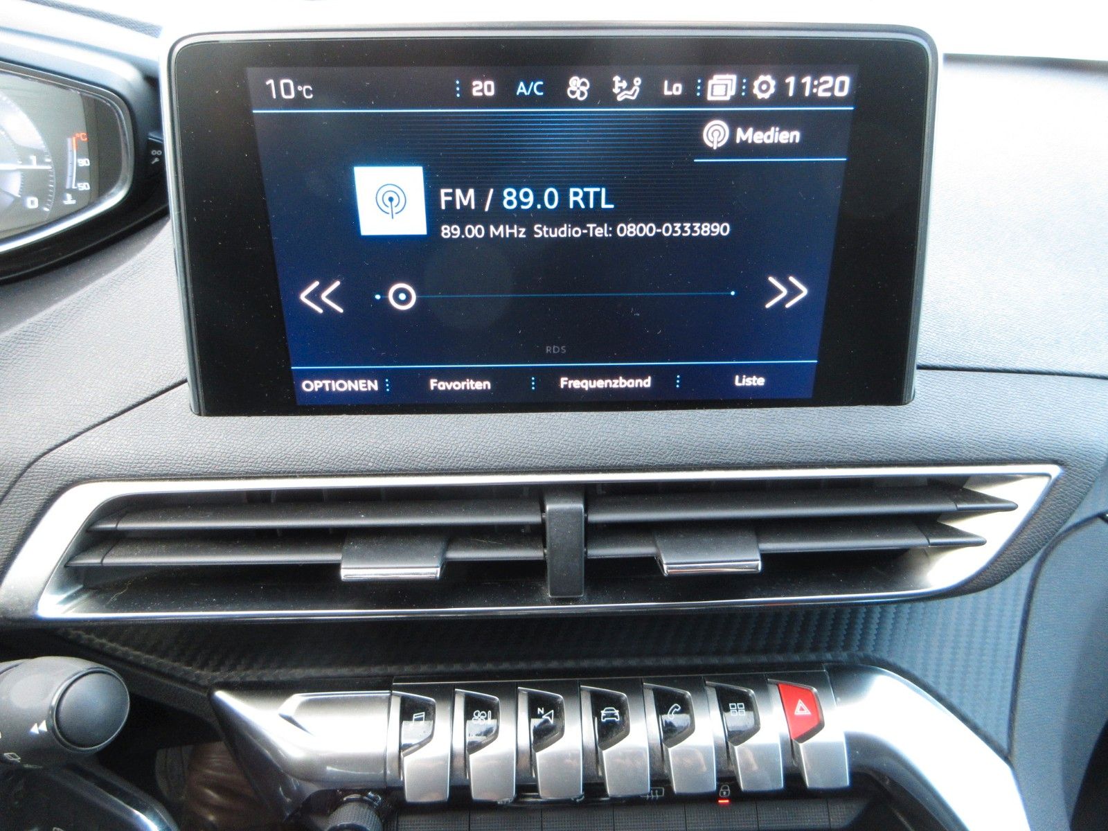 Fahrzeugabbildung Peugeot 5008 Active 1.2T LED/NAVI/PDC/TEMPOMAT