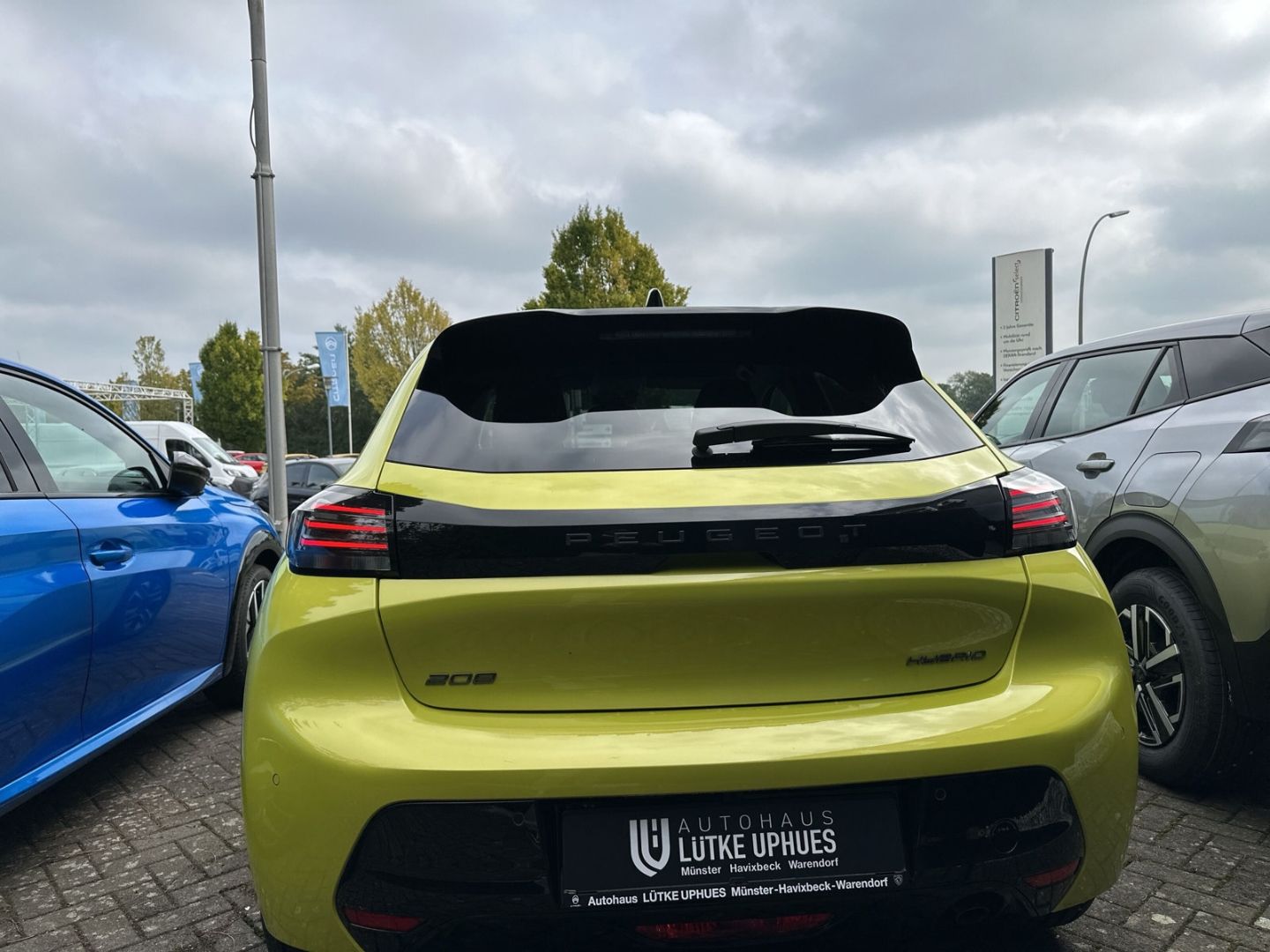 Fahrzeugabbildung Peugeot 208 Allure Hybrid 110 e-DSC6 Navi  ACC CarPlay