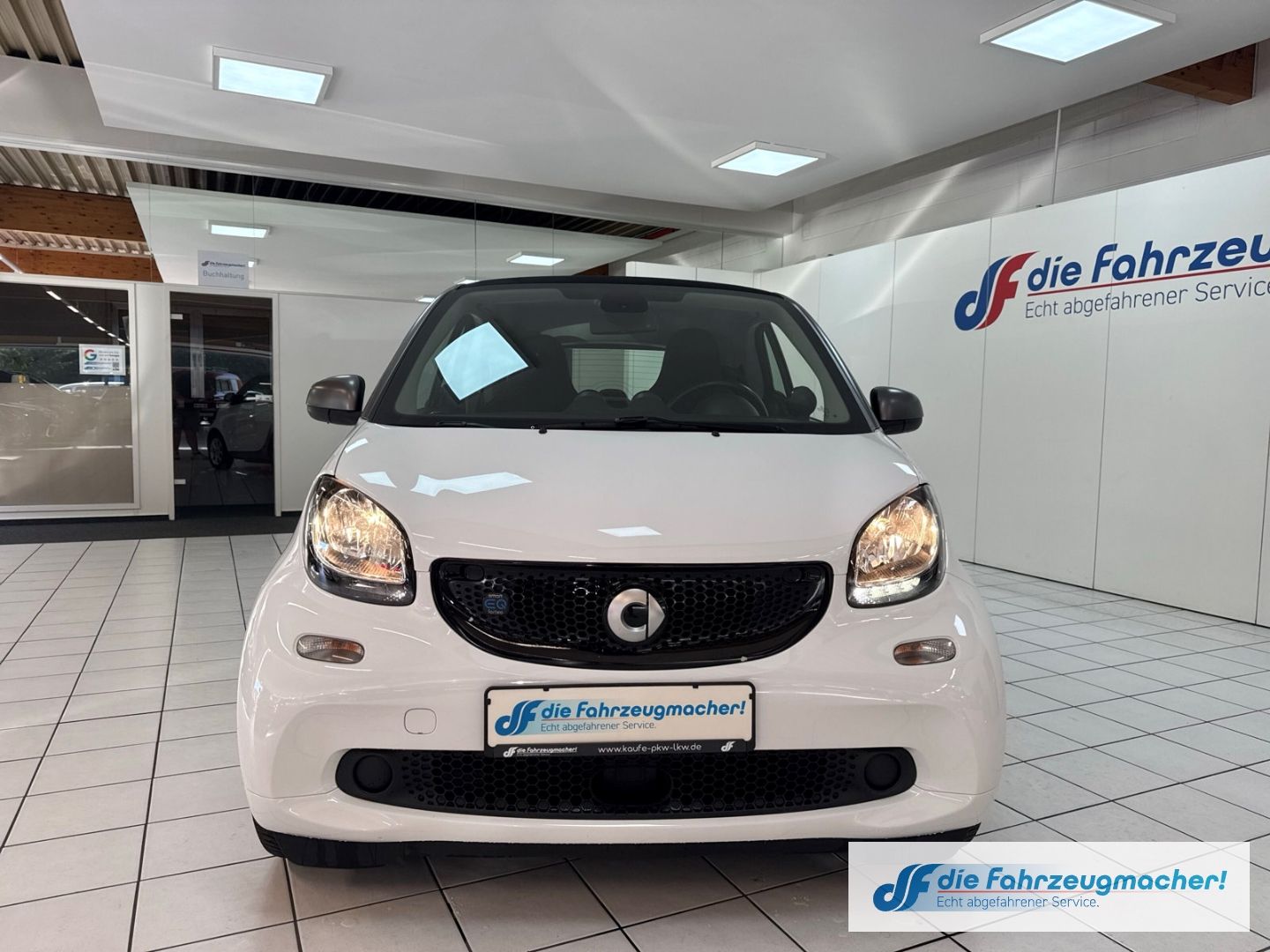 Fahrzeugabbildung Smart fortwo coupe electric drive EQ Navi Klimaautom K