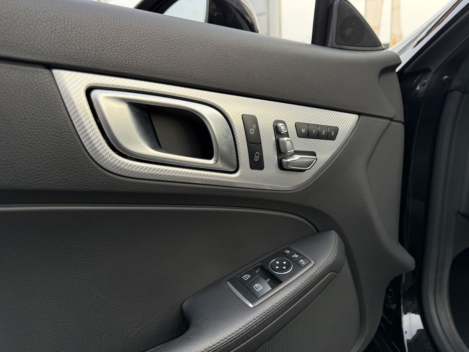 Fahrzeugabbildung Mercedes-Benz SLC 300 9G AMG Line MEMORY LED ACC