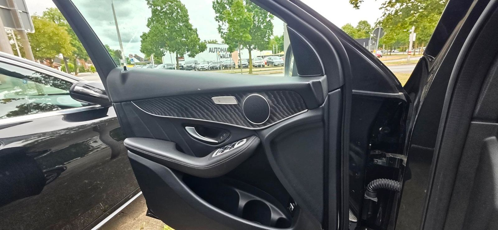 Mercedes-Benz GLC 300 de 4Matic 9G-TRONIC AMG Line AHK Pano Na foto 16