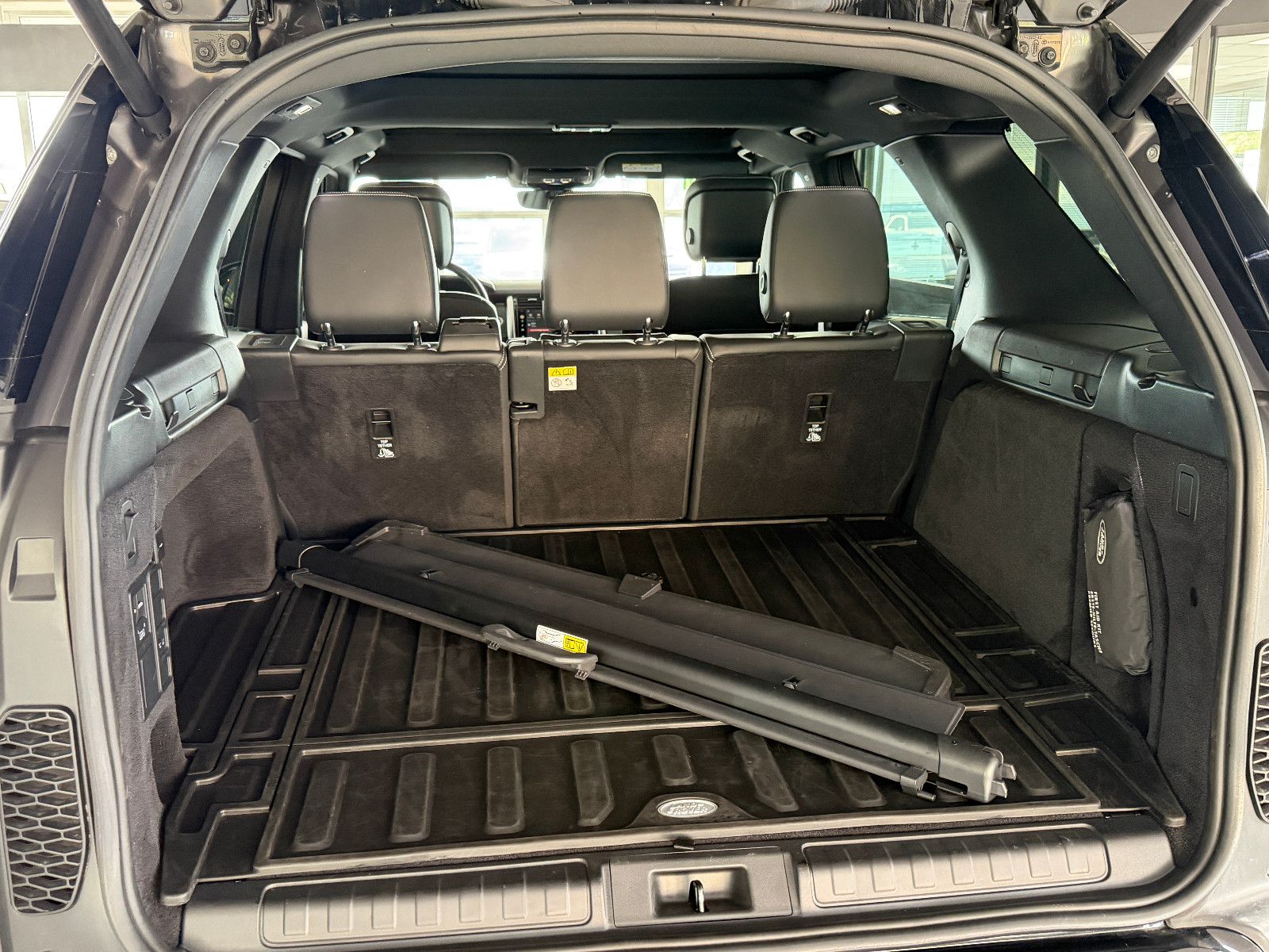 Fahrzeugabbildung Land Rover Discovery 5 R-Dynamic /PANO/MERIDIAN/360°KAM/MEM