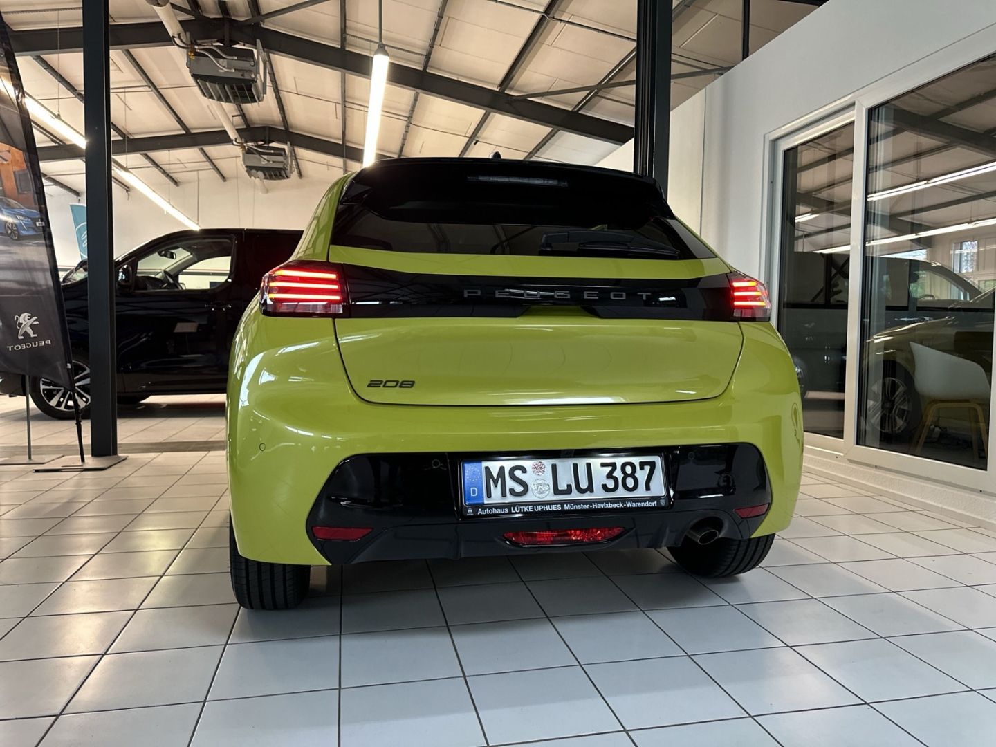 Fahrzeugabbildung Peugeot 208 Allure 1.2 PureTech 100 Navi 360 Kamera