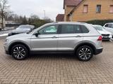 Volkswagen Tiguan 2.0 TDI, iQ, Navi, Scheckh., Service neu - Volkswagen Tiguan mit Diesel-Antrieb: Silber, mit Klimaanlage