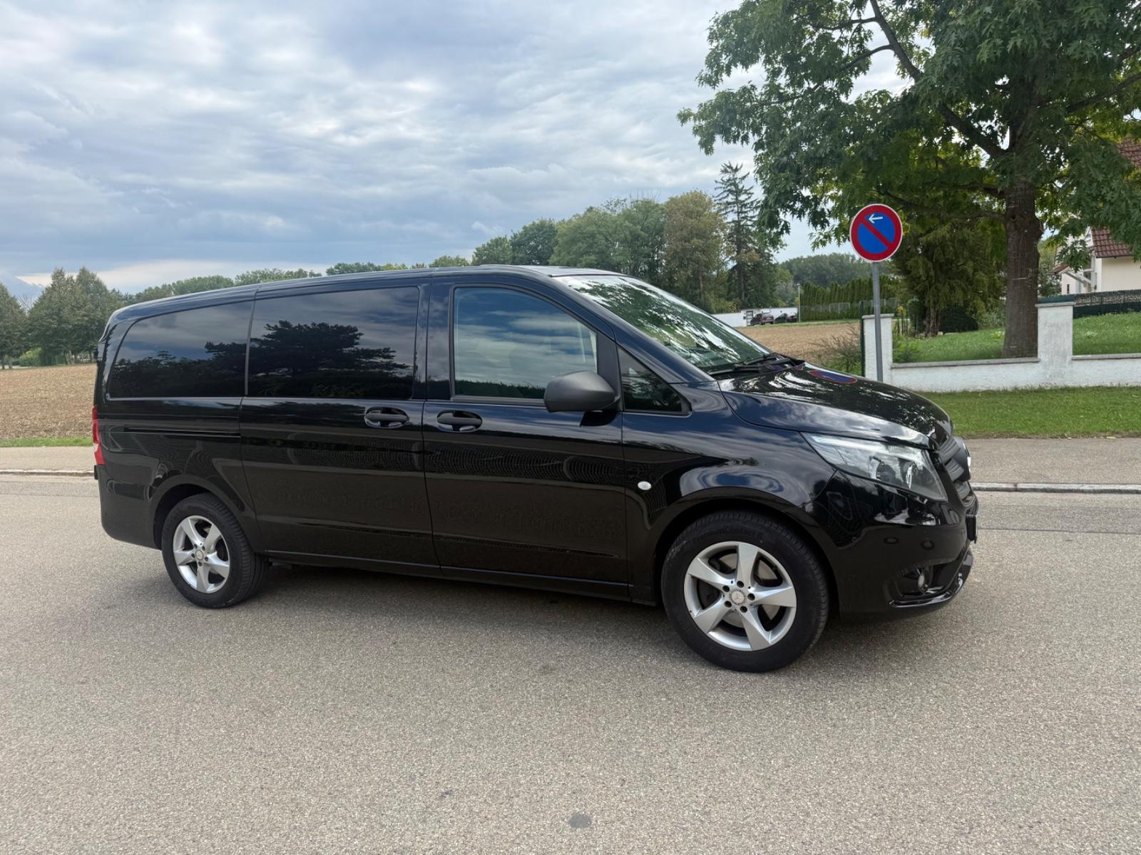 Mercedes-Benz Vito Tourer 4MATIC Lang,8-Sitze,Navi,Aut.,SHZ,AH