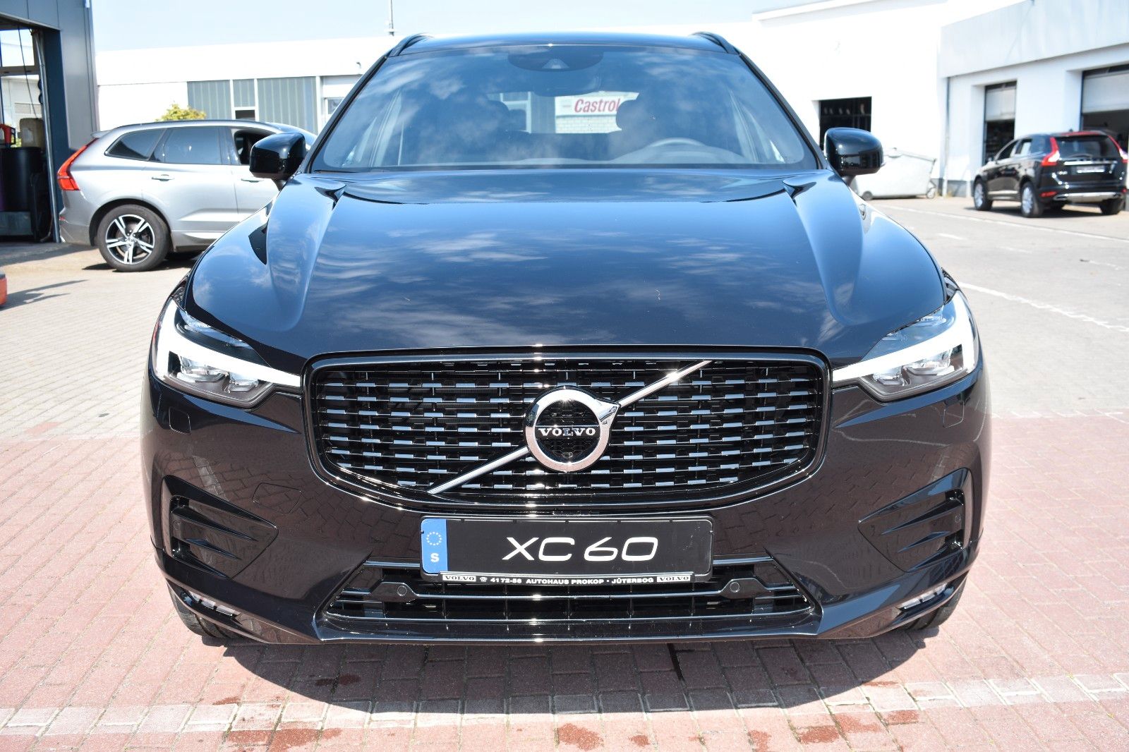 Fahrzeugabbildung Volvo XC60 B4 D AWD Autom. R-Design*STHZG*RFK*ACC