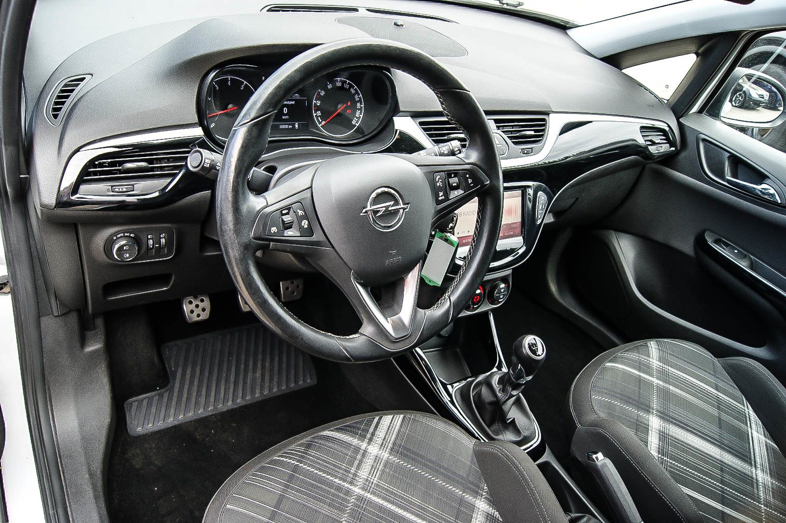 Fahrzeugabbildung Opel Corsa E 1.4 Color Edition 74kW/101PS 39tkm !!! C