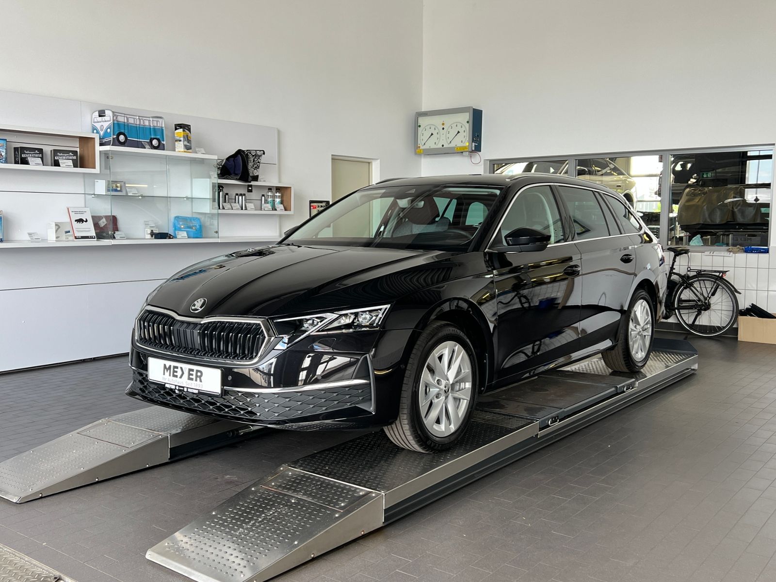 Fahrzeugabbildung SKODA Octavia Combi IV Selection 2.0 TDI DSG *AHK, LED
