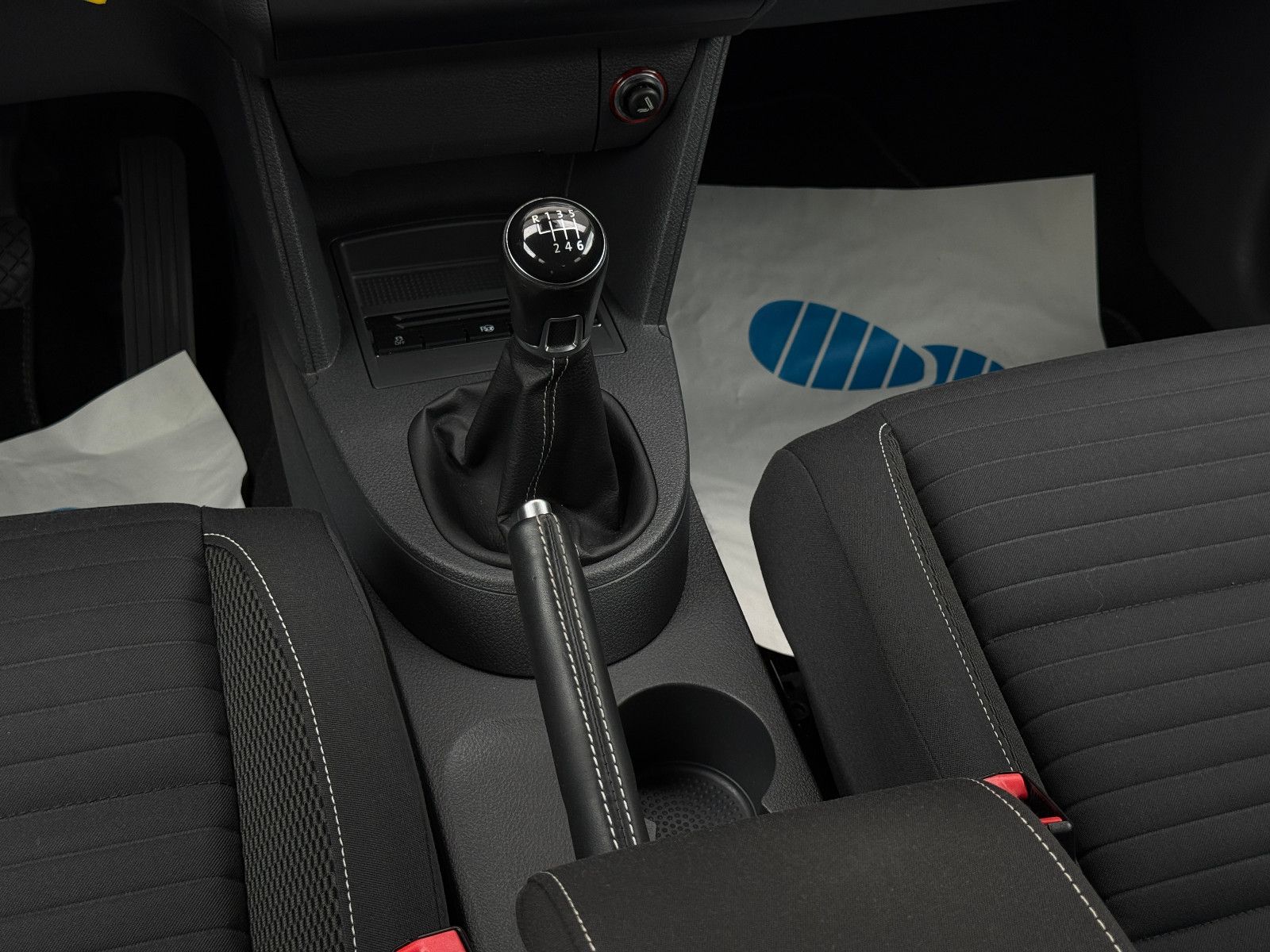 Fahrzeugabbildung Volkswagen Touran Cup 1.2 TSI 7-Sitzer Bi-Xenon GRA SHZ PDC
