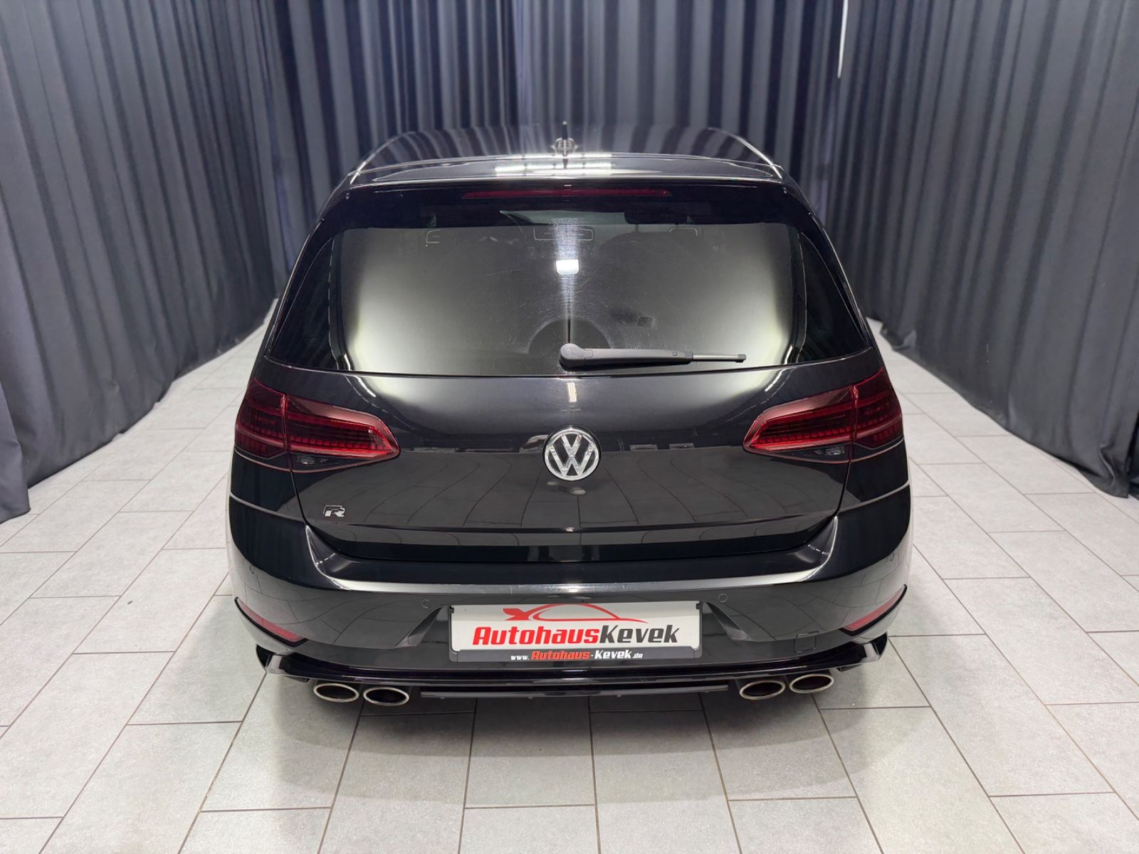 Fahrzeugabbildung Volkswagen Golf VII 2.0 R 4Motion |DSG|VIRTUAL|2.HAND