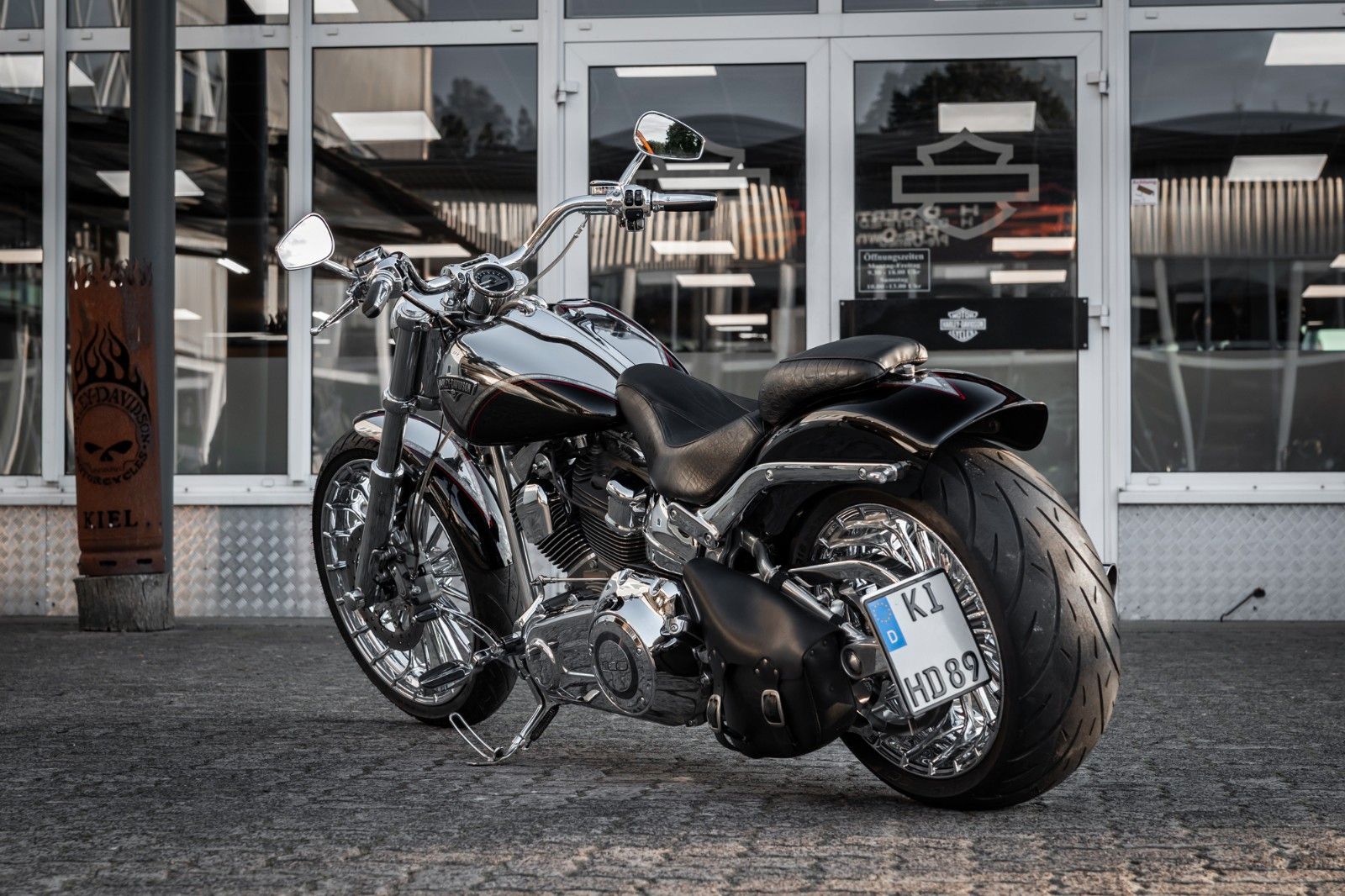 Fahrzeugabbildung Harley-Davidson CVO BREAKOUT FXSBSE -Jekill&Hyde