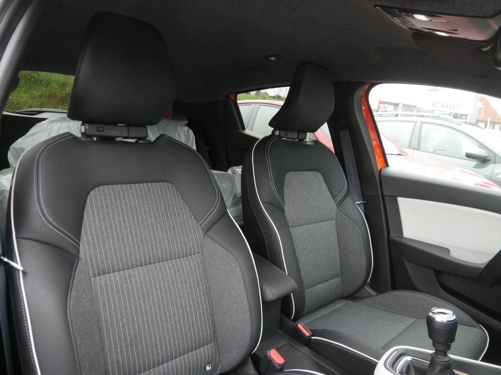 Fahrzeugabbildung Renault Clio Techno TCe 140 PDC SHZ KAMERA NAVI LED