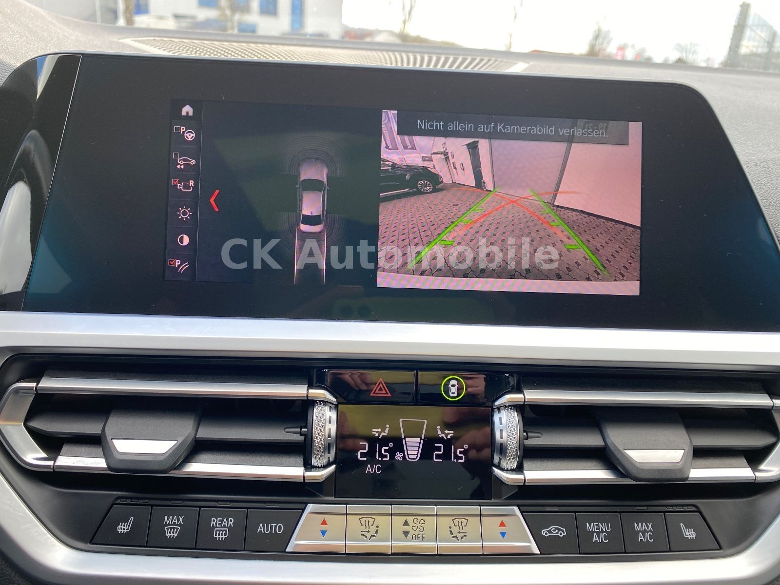 Fahrzeugabbildung BMW 320d Lim. M-Sport/Shadow-Line/Navi/Leder/LED/Kam