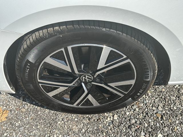 Fahrzeugabbildung Volkswagen Touran 1.5 TSI HIGHLINE NAVI KEYLESS AHK APP-CON