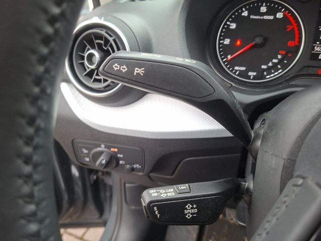 Audi Q2 30 TFSI design °S Line°LED°Navi°SHZ°PDC°AAC°