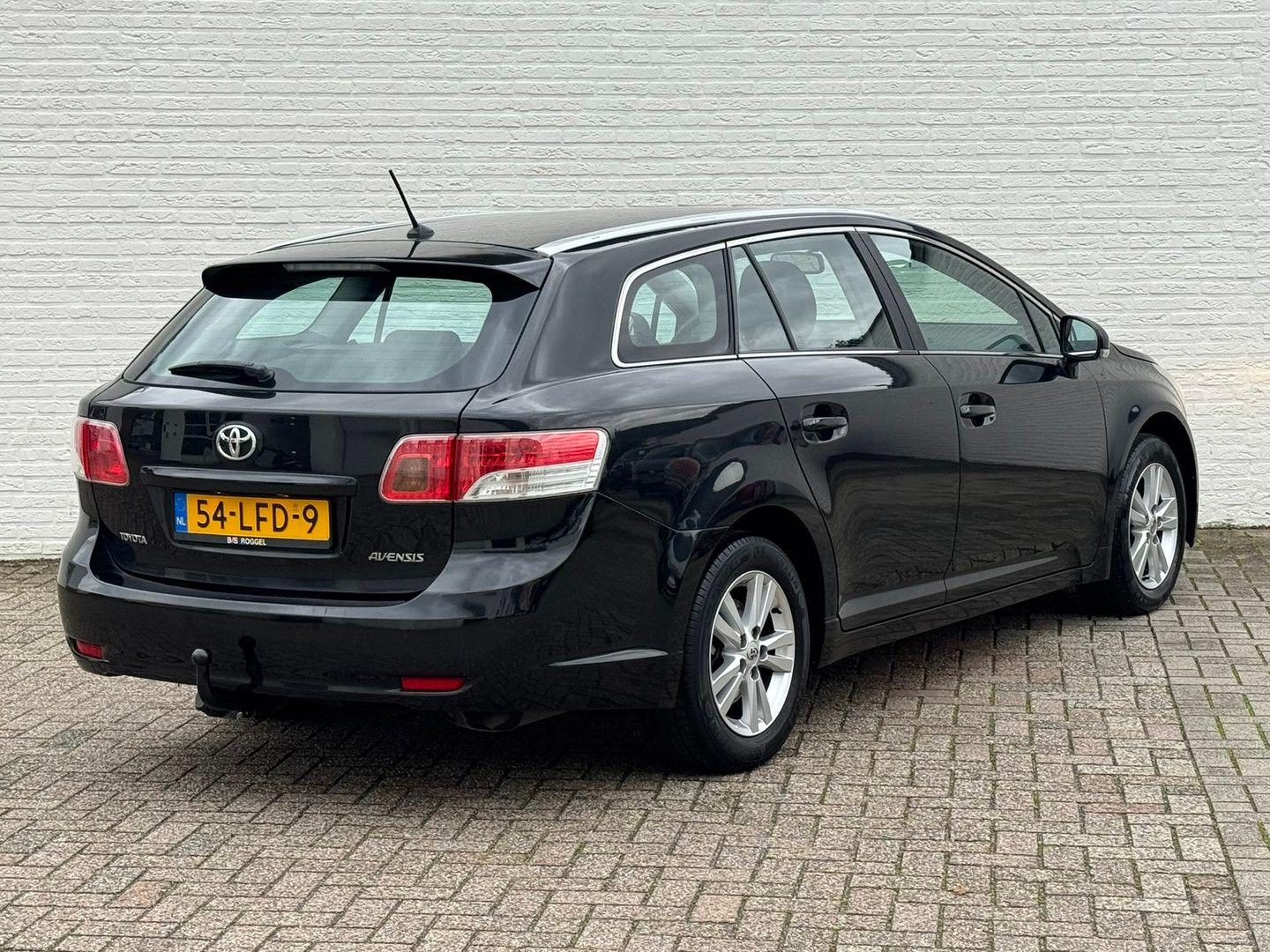 Toyota Avensis 2010 — photo 5