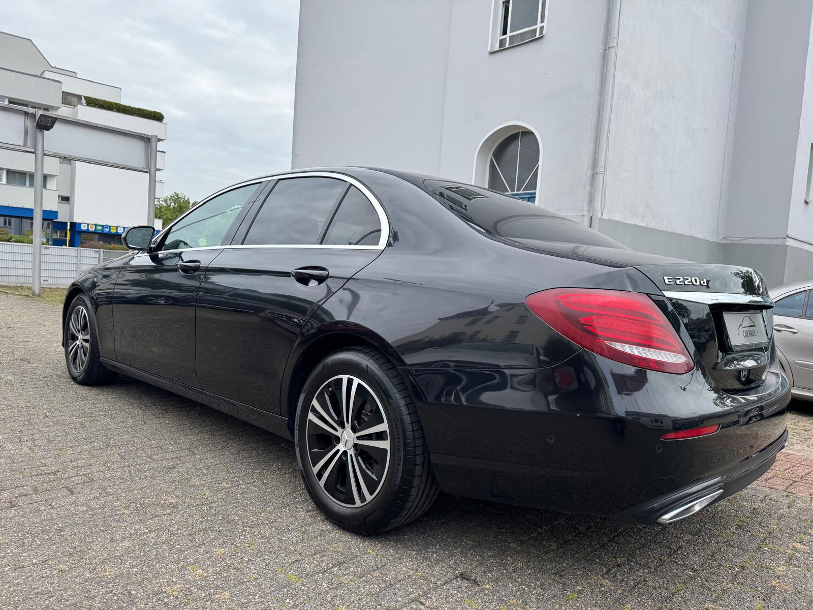 Mercedes-Benz E 220 d 9G-Tronic Avantgarde*Pano*Widescreen*