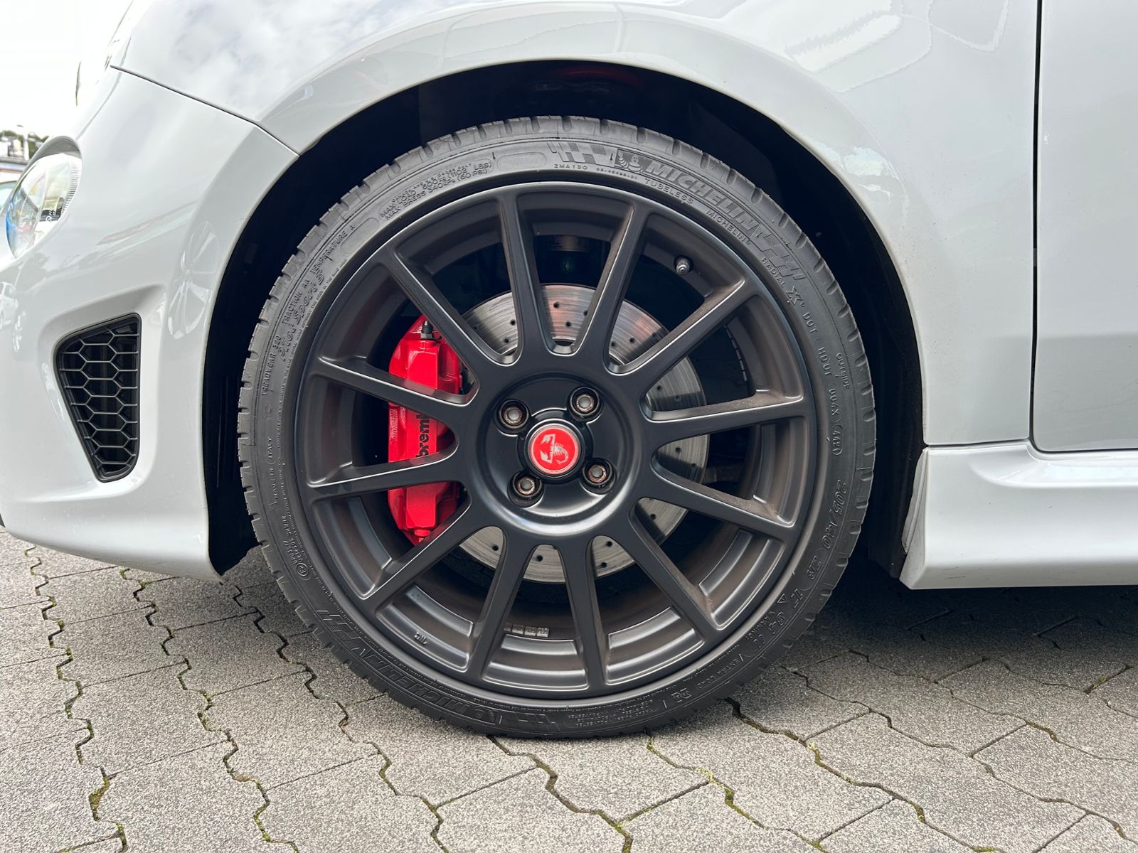 Fahrzeugabbildung Abarth 595C Cabrio Competizione BEATS XEN CARPLAY PDC