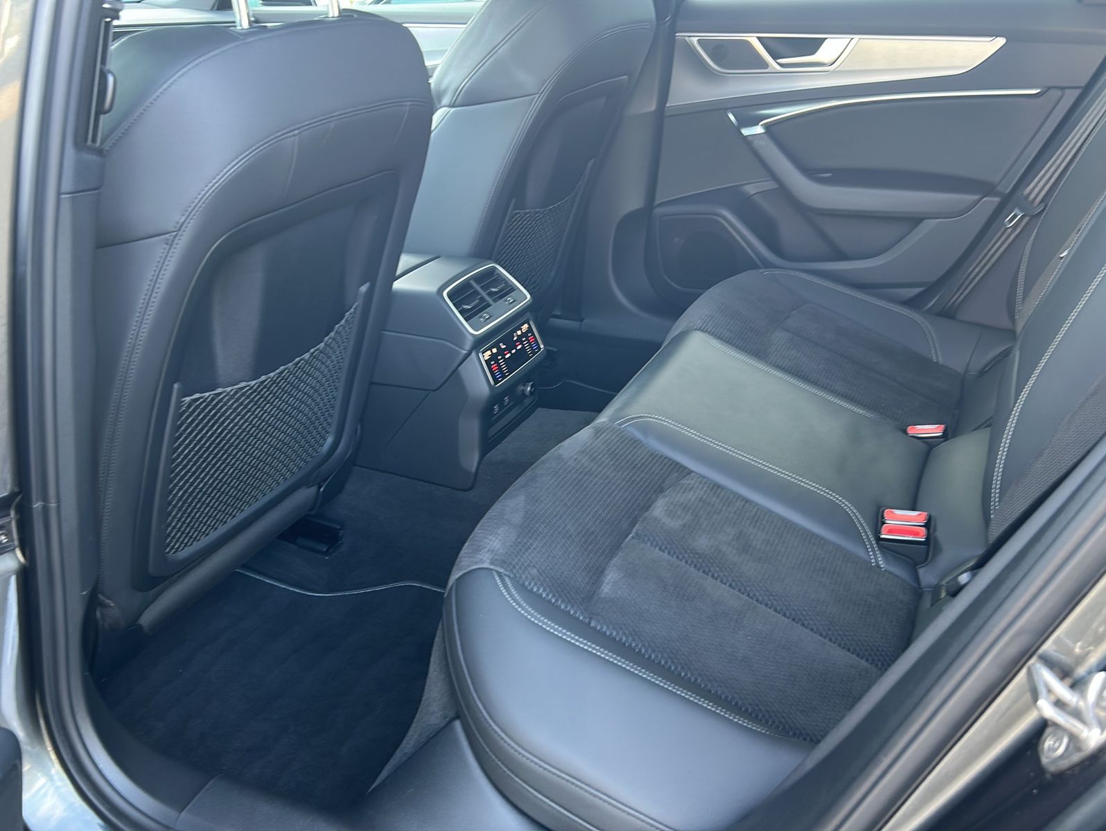 Fahrzeugabbildung Audi A6 55 TFSI e quattro S-Line Sport