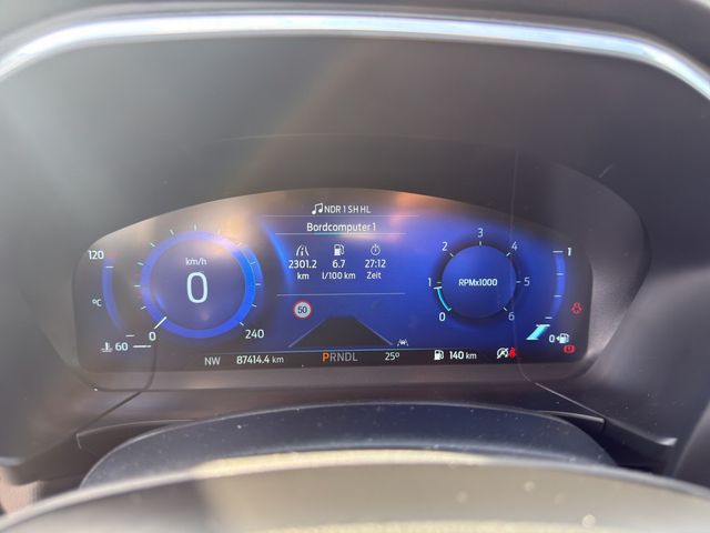 Kuga 2.0 EcoBlue Automatik Titanium X AHK, Stand