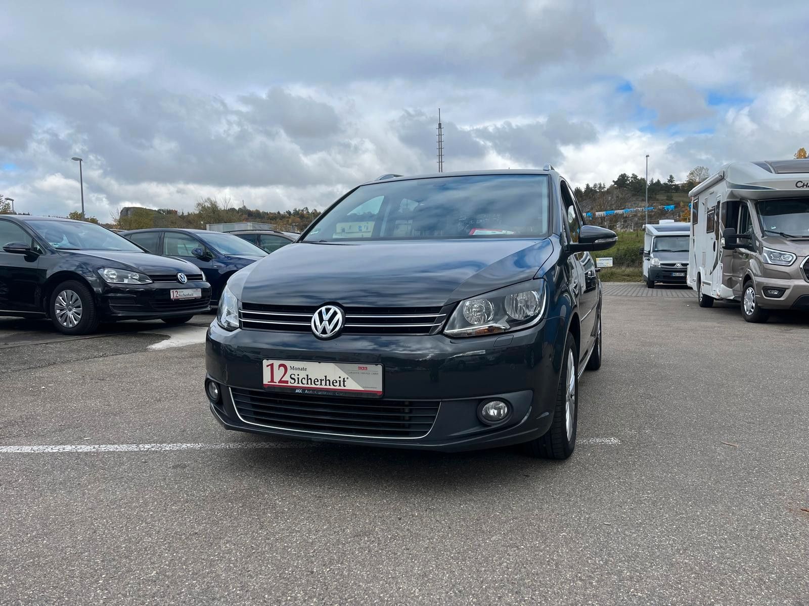 Volkswagen Touran - 1