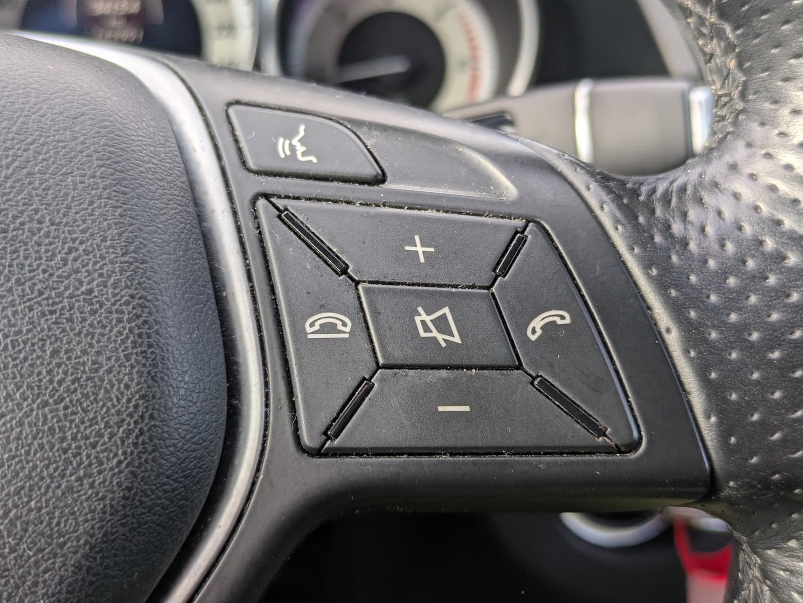 Fahrzeugabbildung Mercedes-Benz E 220 Avantgarde LED*AHK*KAMERA*TEMP*NAVI*SHZ