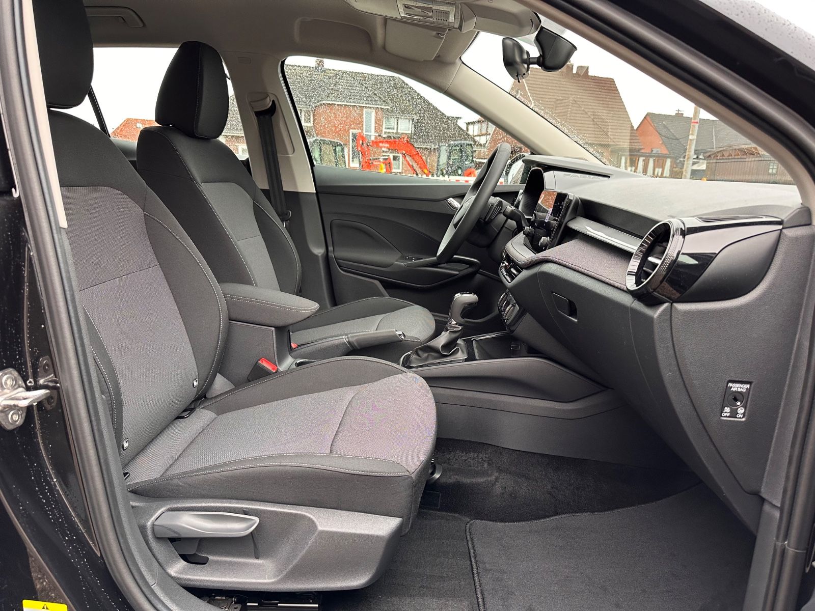 Fahrzeugabbildung SKODA Fabia 1.0 TSI DSG Selection LED/PDC/SHZG/APP/GRA