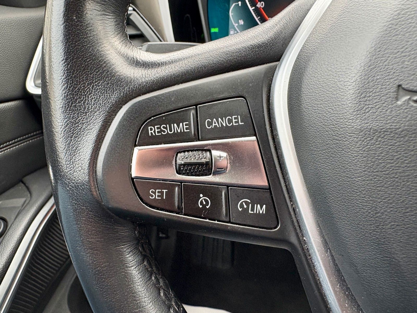 Fahrzeugabbildung BMW 318d Tour Aut. SPORT LINE Navi LED AHK Leder 1HD