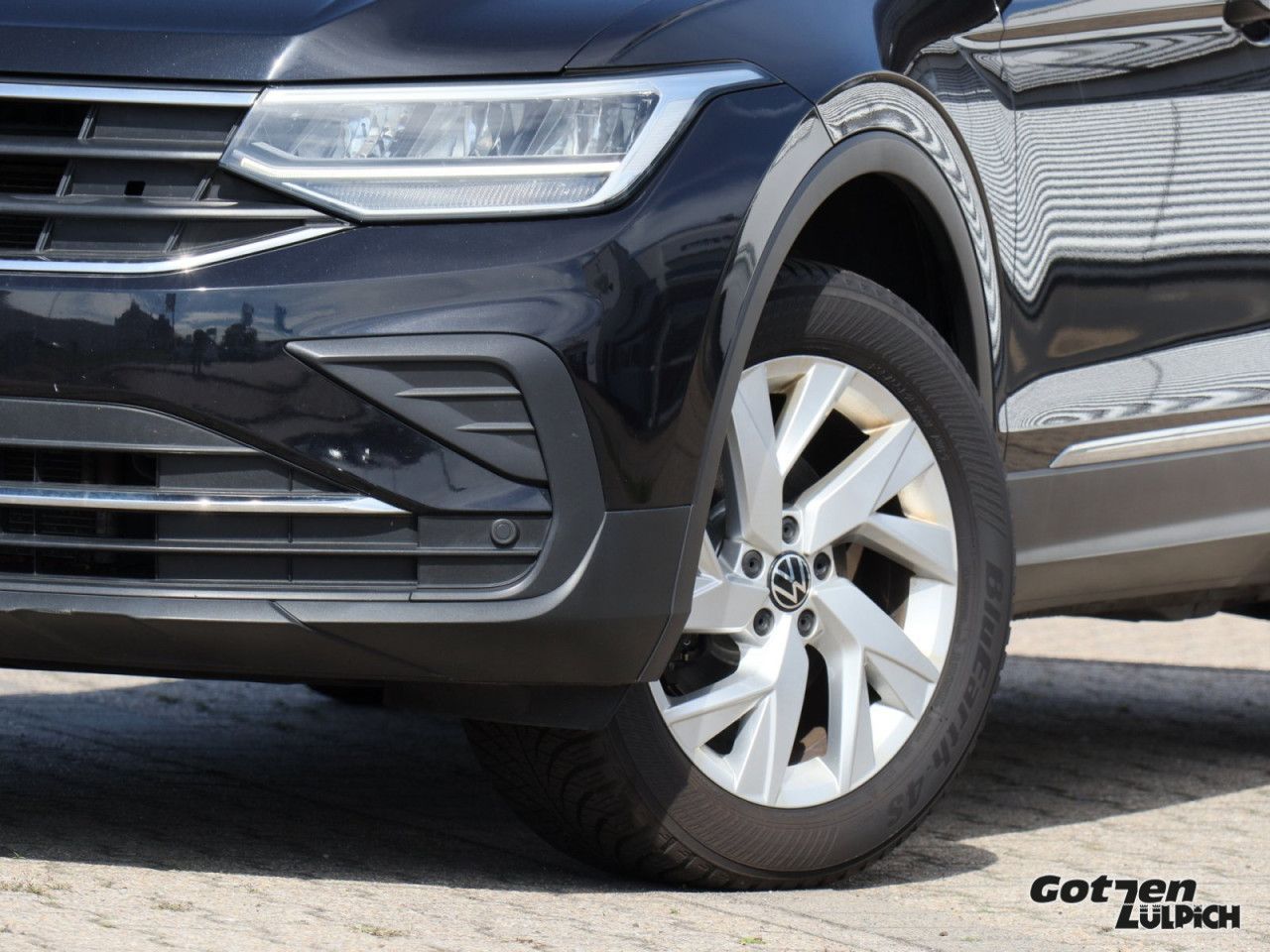Fahrzeugabbildung Volkswagen Tiguan Active 1.5 TSI Navi LED PDC Rear View