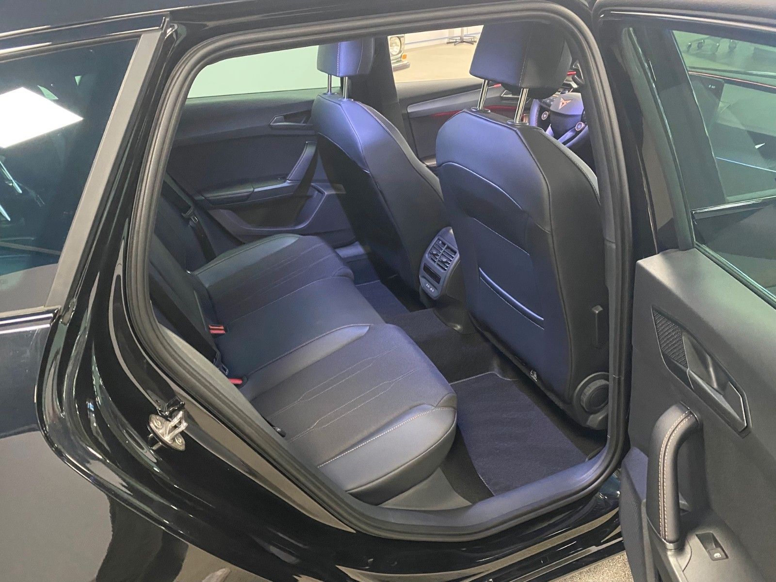 Fahrzeugabbildung CUPRA Leon ST 1.5 eTSI DSG FACELIFT MHEV+5 J. GARANTIE