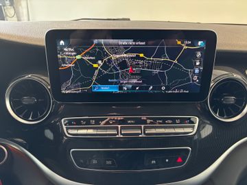 Mercedes V 220 - 12
