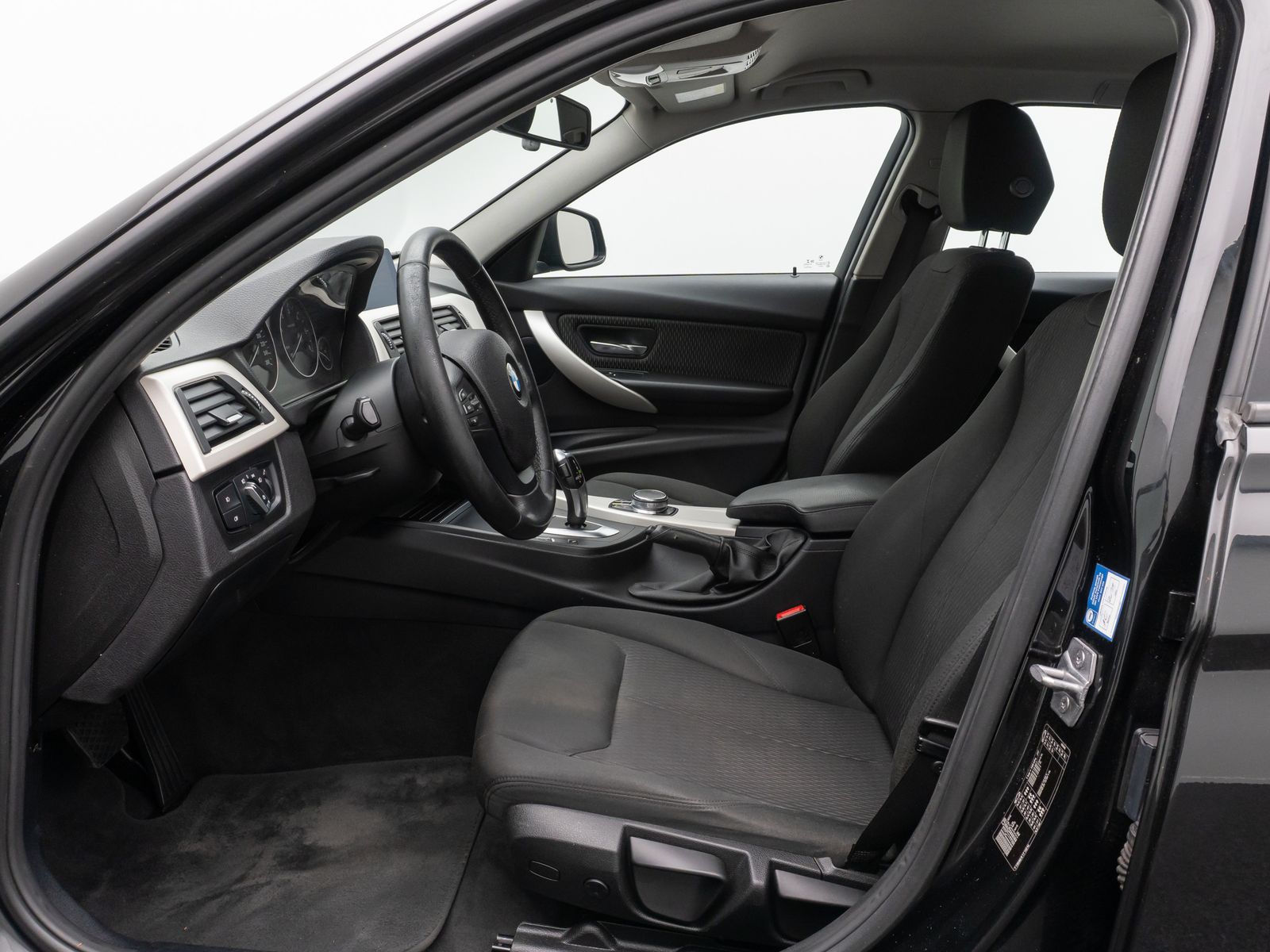 Fahrzeugabbildung BMW 318d NaviPro WLANLordos PDC LED Komfort Alarm