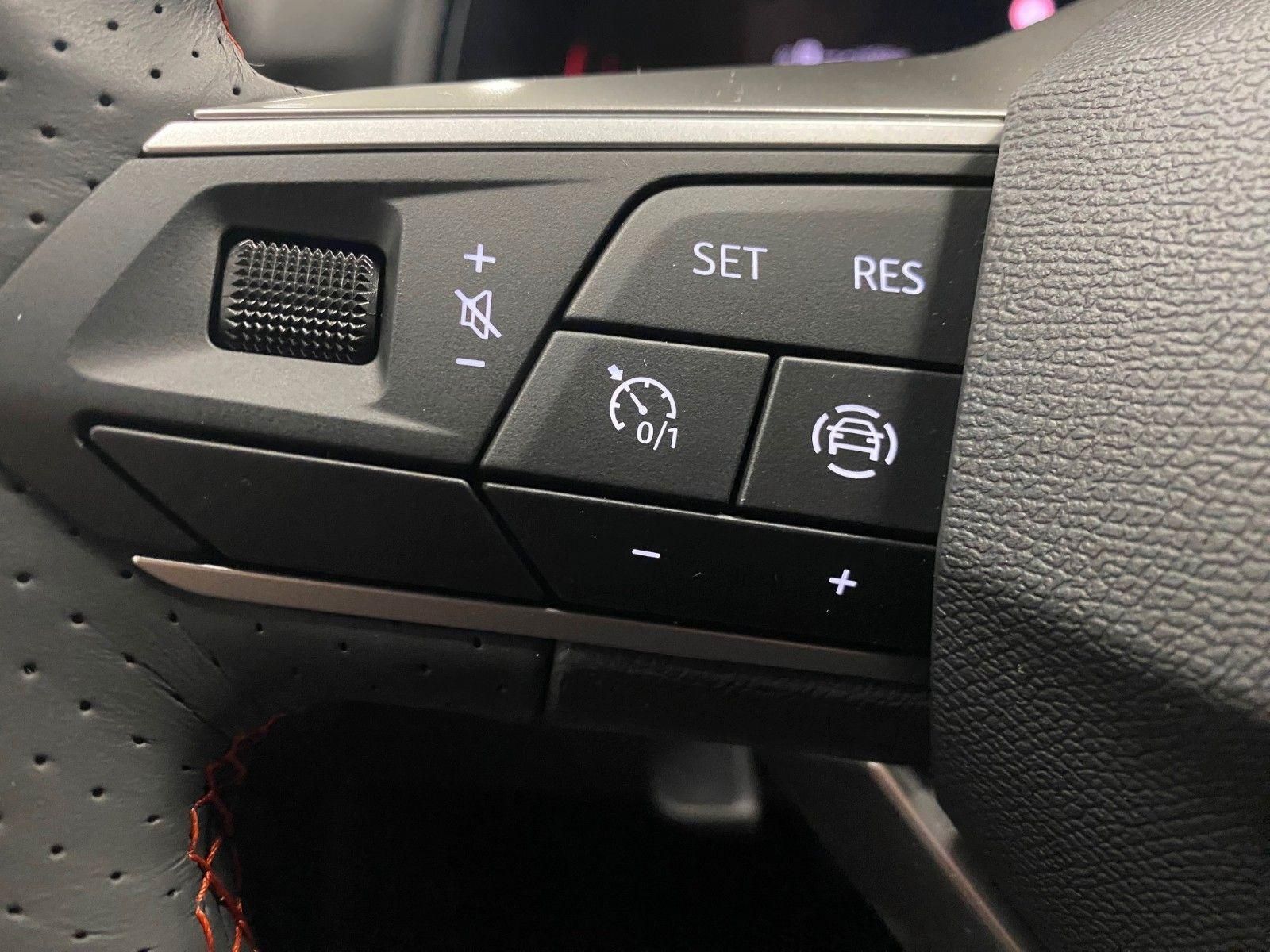 Fahrzeugabbildung SEAT Ibiza 1.0 TSI--FR--DSG+Garantie bis 2031+KAMERA+