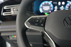 VW Tiguan 1.5 eTSI R-Line | Black Style | Pano | 20 VW Tiguan 1.5 eTSI R-Line | Black Style | Pano | 20