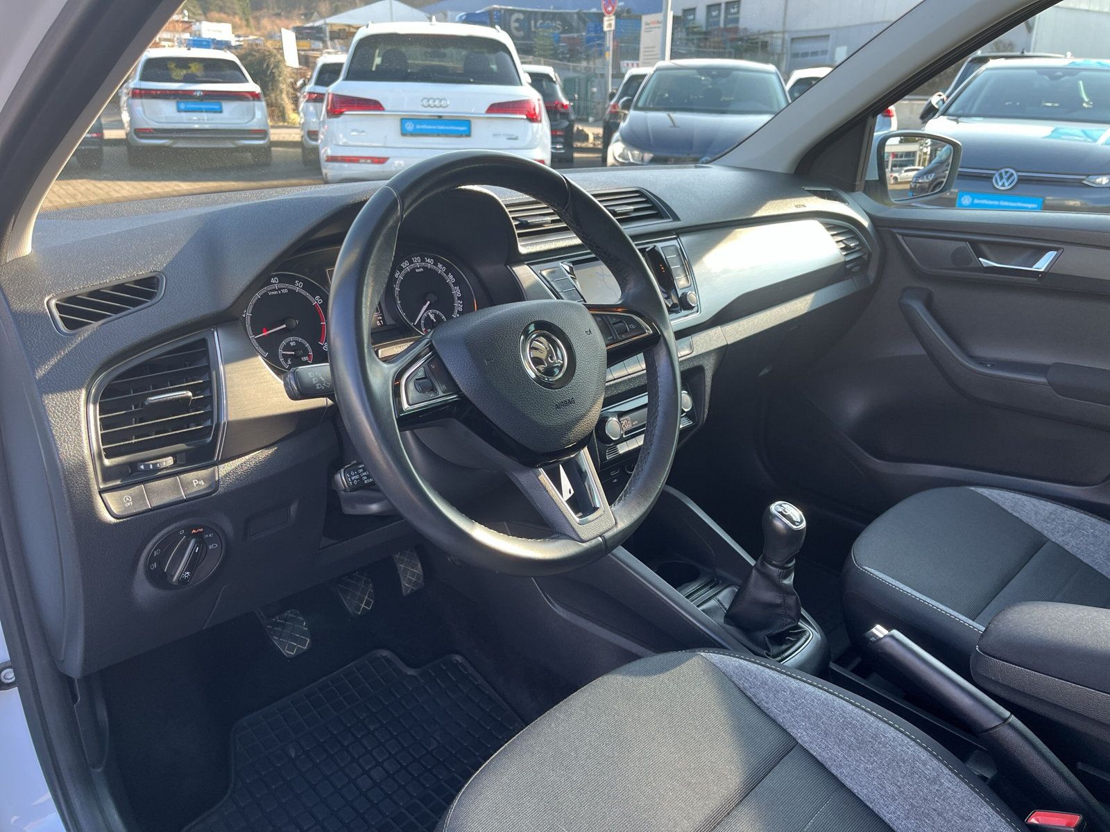 Fahrzeugabbildung SKODA Fabia Combi 1.0 TSI Drive 125 LED PANO KAMERA AC