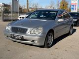 Mercedes-Benz C 240 2,6 V6 W203 Lim. Aut. SHZ AHK 1.HAND - silberne Mercedes-Benz C 240