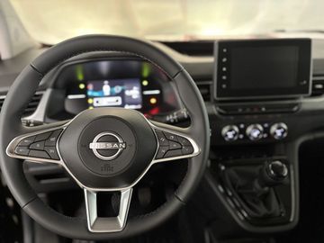 Fotografie des Nissan Townstar DIG-T 130 Kombi L2 N-Connecta 7 Sitze
