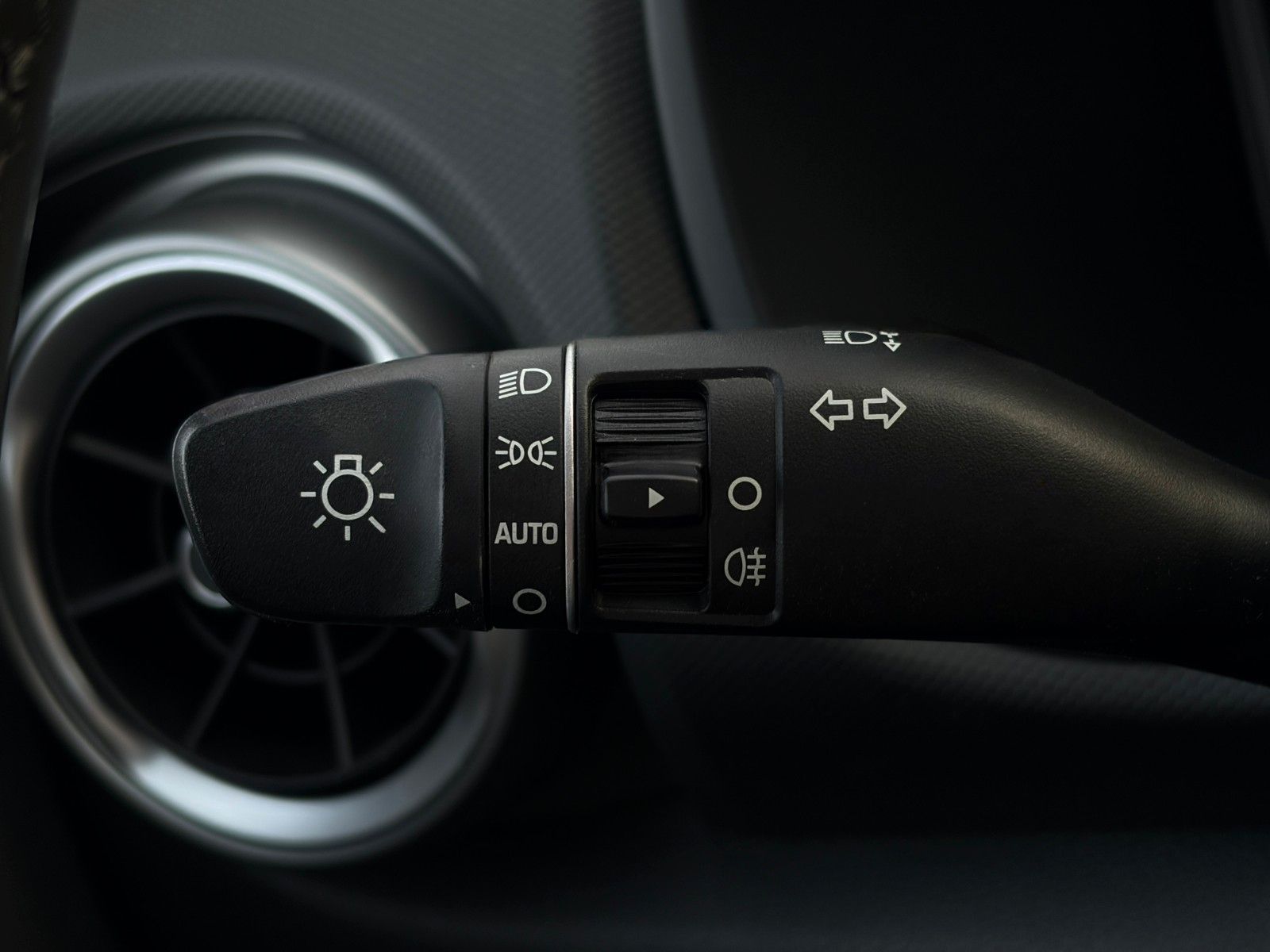 Fahrzeugabbildung Hyundai Kona Elektro Select 2WD CarPlay SHZ LHZ ACC