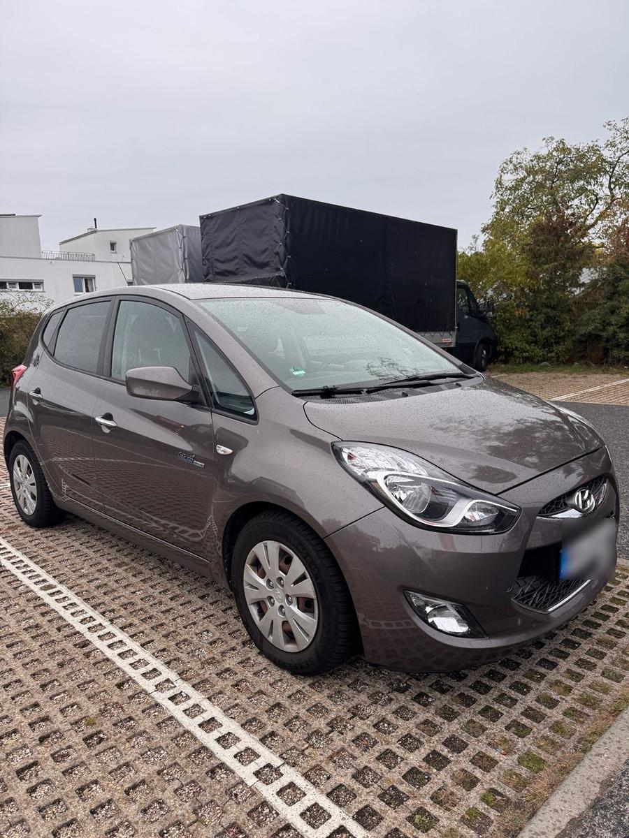 Hyundai ix20 2011 — rear view