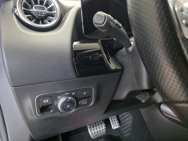 MERCEDES-BENZ GLA 200 — Foto 13