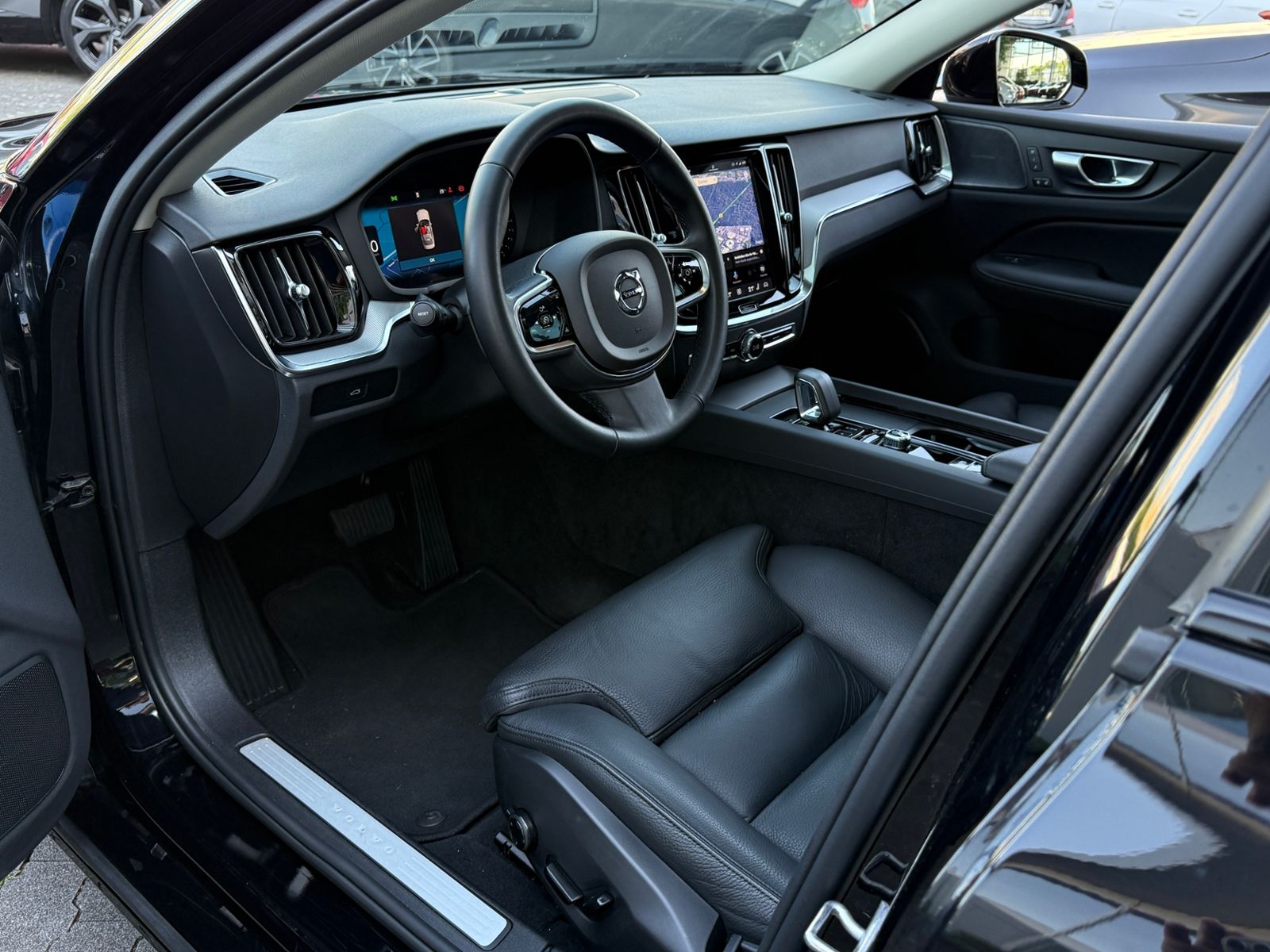Fahrzeugabbildung Volvo S60 Lim. Plus Dark PANO H/K LED 20"