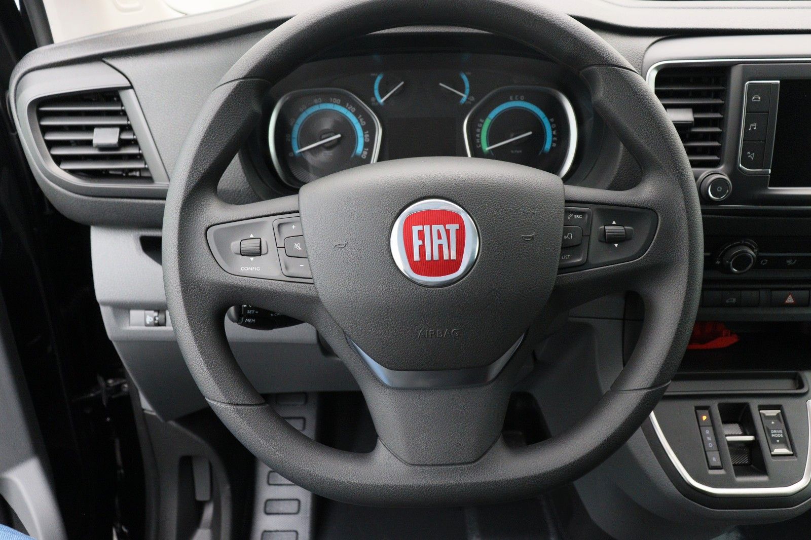 Fahrzeugabbildung Fiat E-Scudo Kastenwagen SX L2 75kWh sofort!