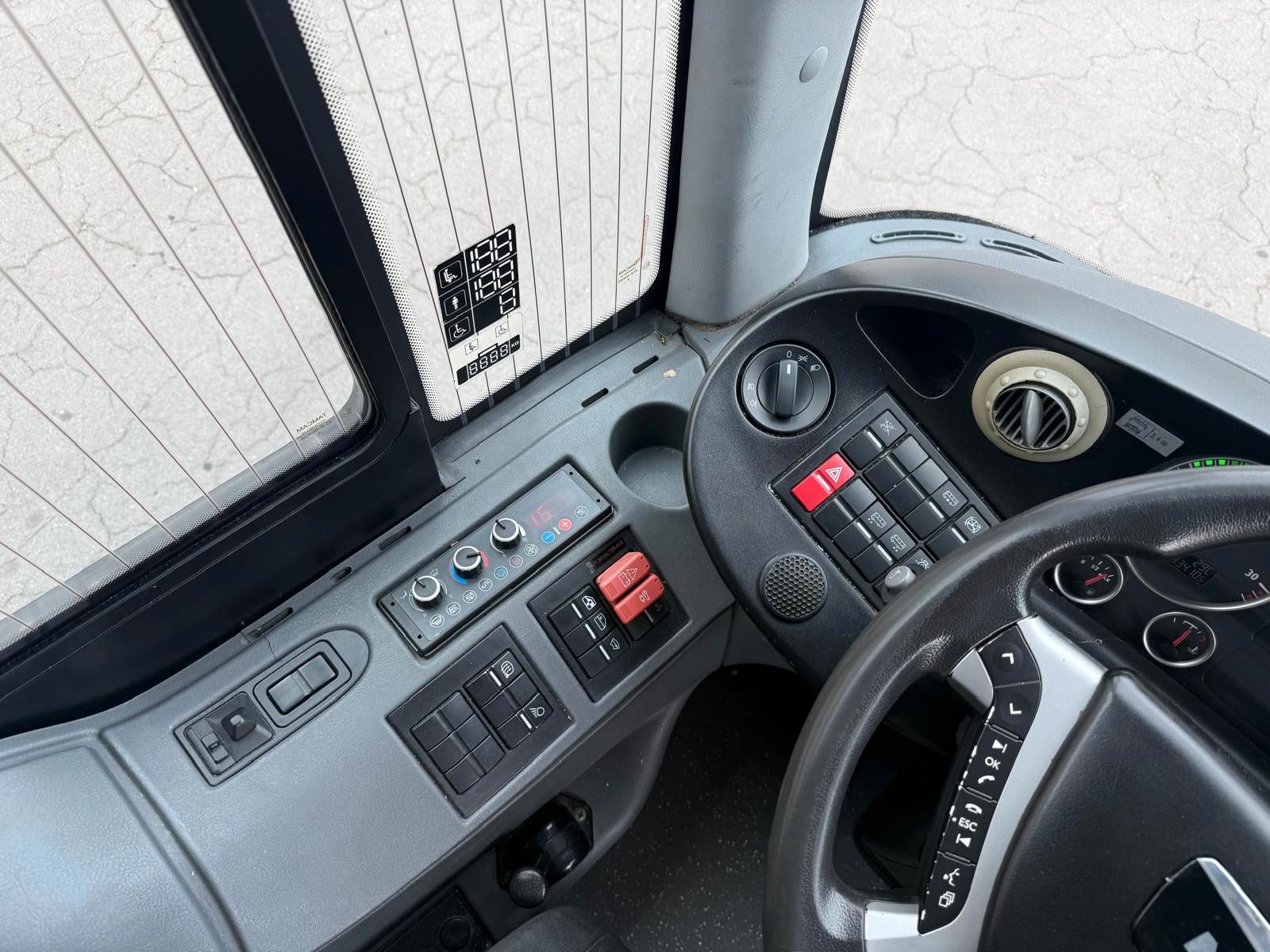 MAN  2015 - Image 17 of 32