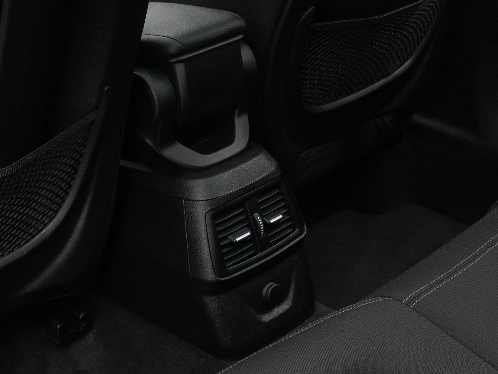 Fahrzeugabbildung BMW 218d Active Tourer Sport Line LED Kamera HiFi Pa